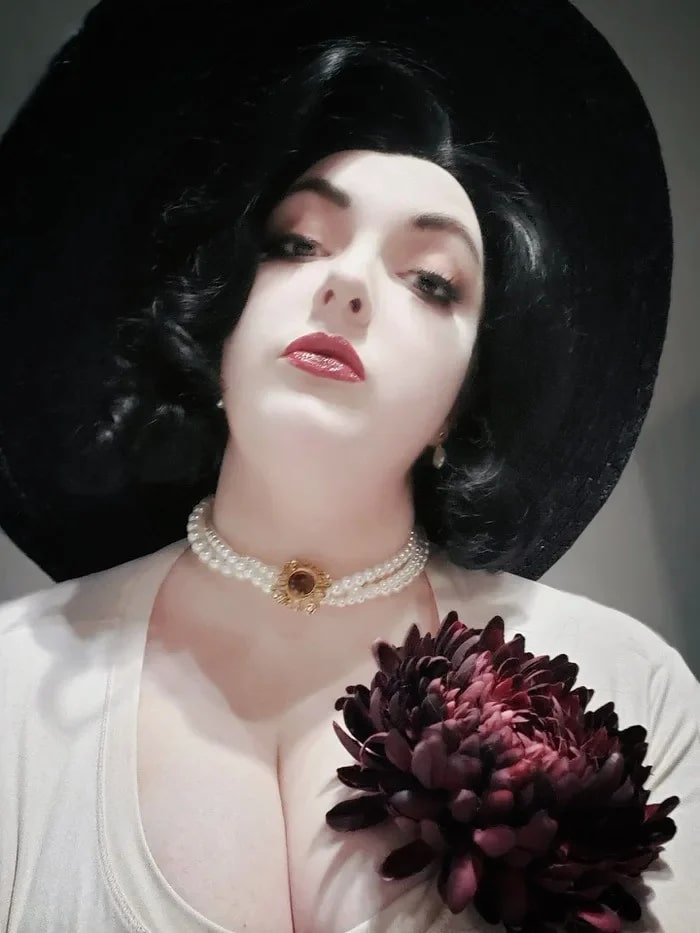 1612126808 250 Resident Evil Village los mejores cosplays de Lady Dimitrescu