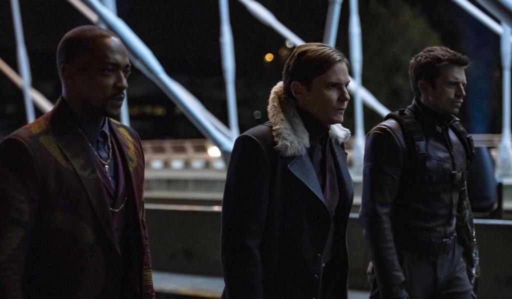 1617785767 308 Falcon and the Winter Soldier fanaticos se movilizaron para ver