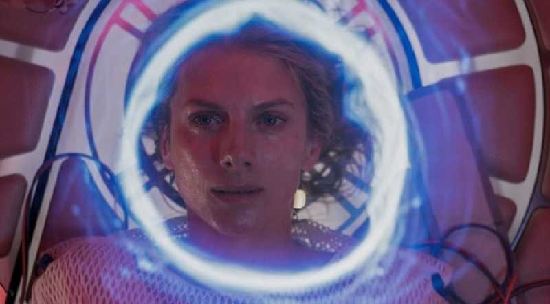 Oxígeno: ¡Explicación del final de la película de Netflix! ¿Quién es Elizabeth? 1 oxygene fin netflix