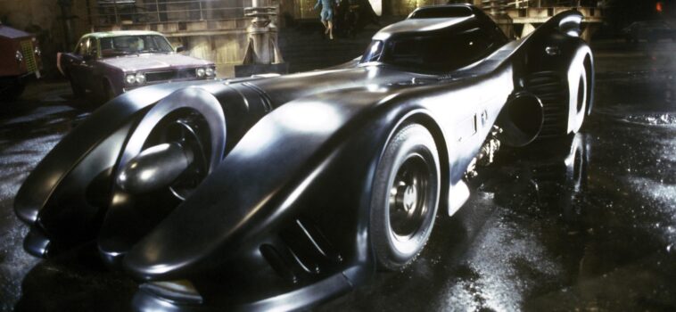 The Flash the movie: batmobile original y batcueva de Batman de Michael Keaton en imágenes 1 The Flash the movie: batmobile original y batcueva de Batman de Michael Keaton en imágenes