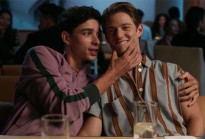 1633014008 437 Caracteristica doble de American Horror Story Los extraterrestres invitan en