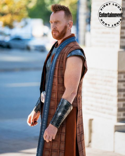 1634545924 425 The Flash temporada 8 Nuevo disfraz y botas doradas para