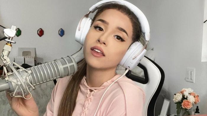 1638360726 479 Pokimane entre Twitch y YouTube el corazon del streamer se