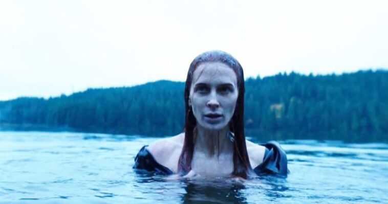 Batwoman temporada 3: Bridget Regan se revela a sí misma como Poison Ivy original 1 Batwoman temporada 3: Bridget Regan se revela a sí misma como Poison Ivy original