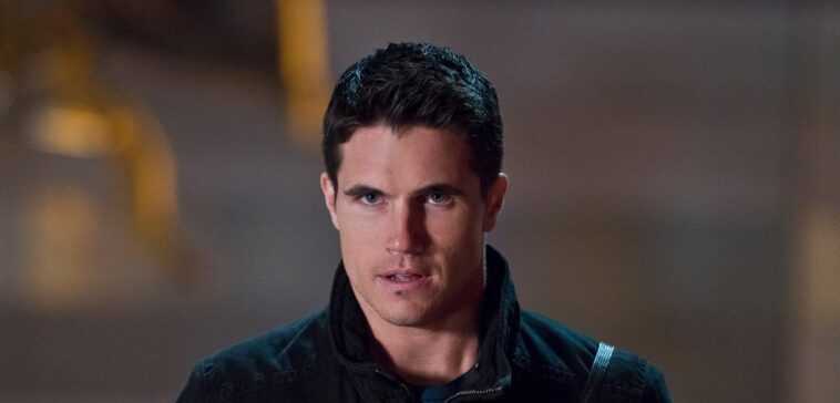 The Flash temporada 8: Robbie Amell vuelve como Ronnie 1 The Flash temporada 8: Robbie Amell vuelve como Ronnie