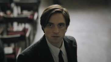 The Batman: The Rdidler envía un mensaje a Bruce Wayne en un funeral (fragmento)