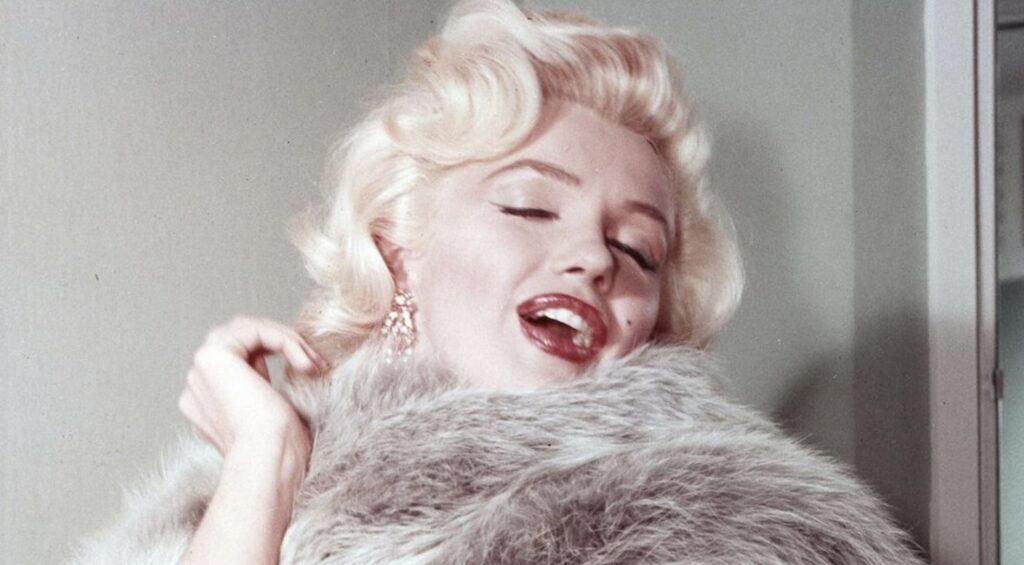 Rubia: ¿Por qué Marilyn Monroe cambió su nombre a Norma Jeane? 2 porque marilyn monroe cambio su nombre