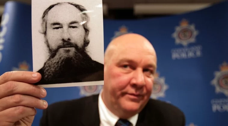 La Desaparición de John Darwin: ¿Está inspirada en una historia real? 1 Ayther logo