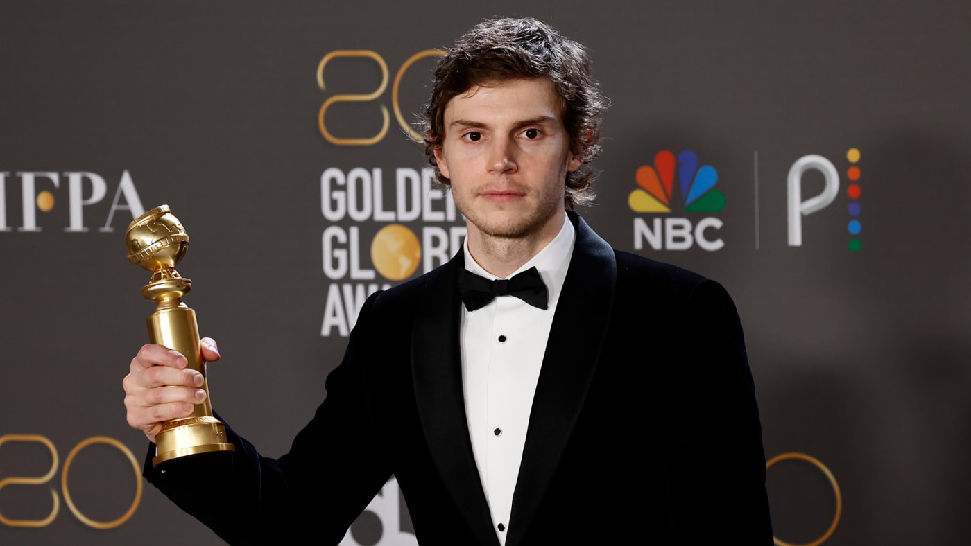 Evan Peters criticado por la madre de la víctima de Jeffrey Dahmer en los Globos de Oro |  Complejo