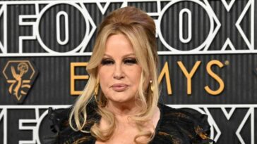 Minecraft: Jennifer Coolidge se une a Jason Momoa