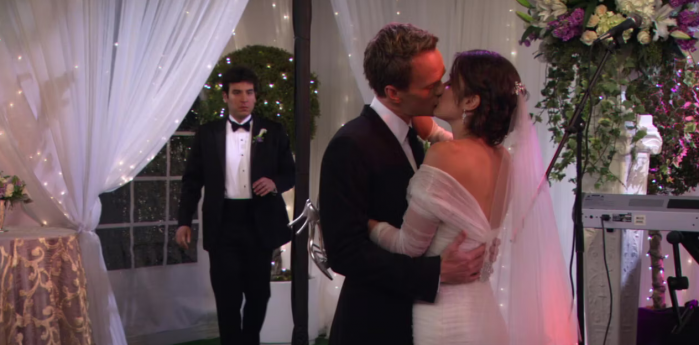Amigos, The Big Bang Theory: 5 historias de amor consideradas tóxicas hoy 13 Boda de Ted Robin y Barney