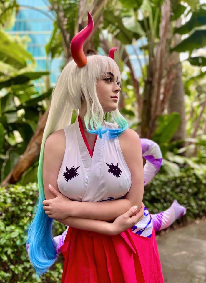 sexy cosplay yamato una pieza 2