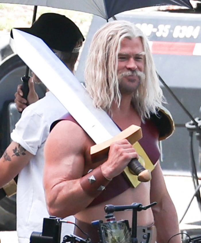 Thor 5: no, estas imágenes de Chris Hemsworth no son las de la próxima Marvel 5 Choque de clanes