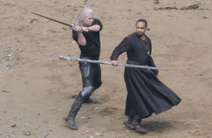 el brujo liam hemsworth