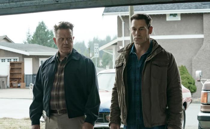 Chris y su padre Auggie en Peacemaker