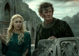 un homme avec un cache-œil et des cheveux blancs (aemond targaryen)