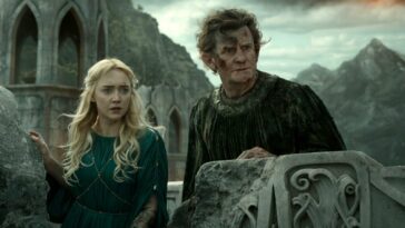 un homme avec un cache-œil et des cheveux blancs (aemond targaryen)