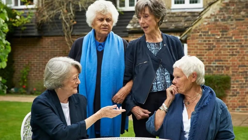 Maggie Smith, Judi Dench, Eileen Atkins and Joan Plowright en Tea With The Dames