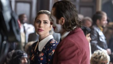 Harley Quinn (Lady Gaga) et Arthur Fleck (Joaquin Phoenix) dans Joker: Folie à Deux.