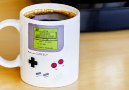 Gameboy: una taza termoreactiva con la imagen de la consola Nintendo