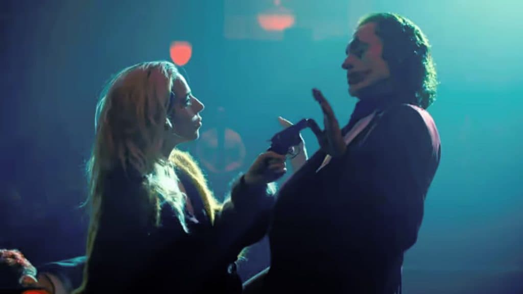 Arthur Fleck (Joaquin Phoenix) y Harley Quinn (Lady Gaga) en Joker : Folie à deux