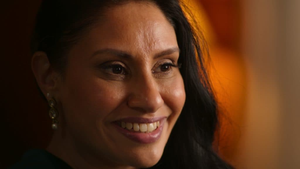 Kirat Assi sonriente en el documental Sweet Bobby