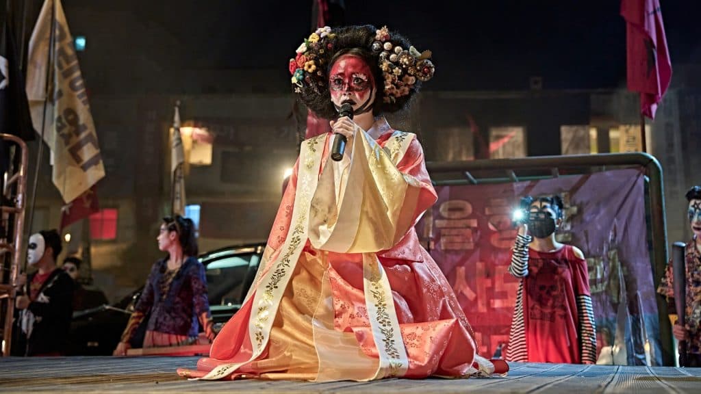Maîtresse Soleil en el escenario y grabada por miembros de la Pointe de Flèche