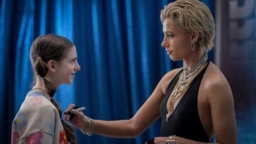 Harley Quinn (Lady Gaga) et Arthur Fleck (Joaquin Phoenix) dans Joker: Folie à Deux.