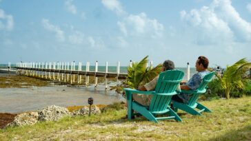 Billy Butcher et Terror dans la série The Boys