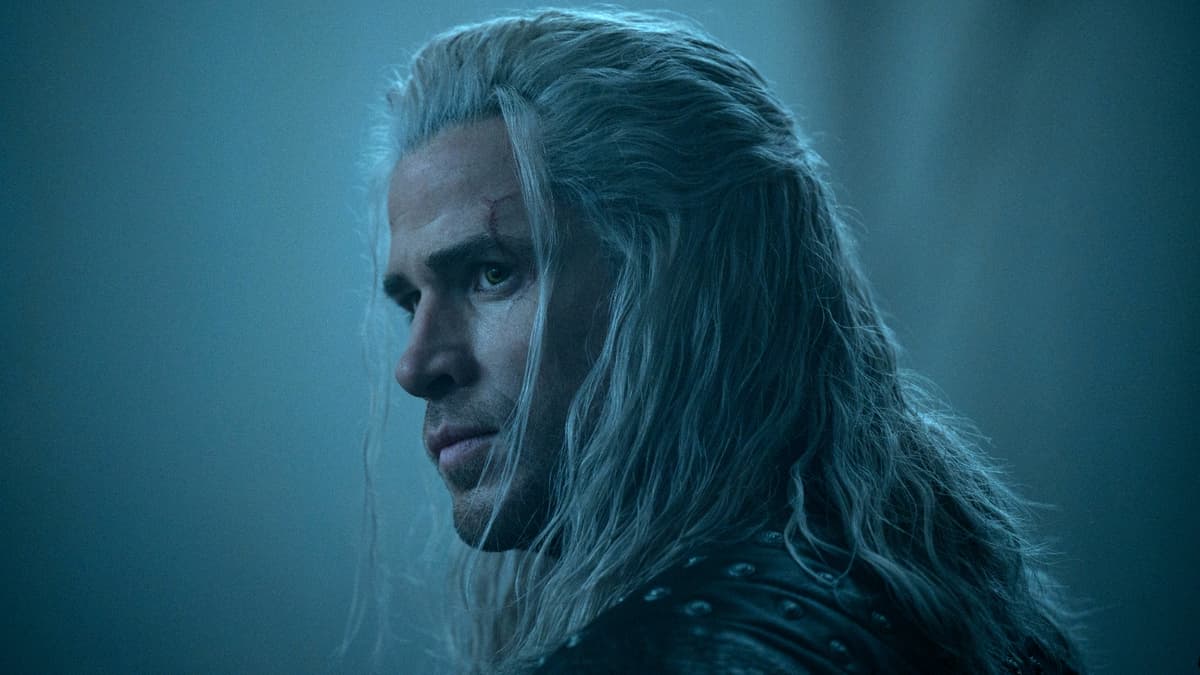 Geralt de Riv incarné par Liam Hemsworth dans la série The Witcher