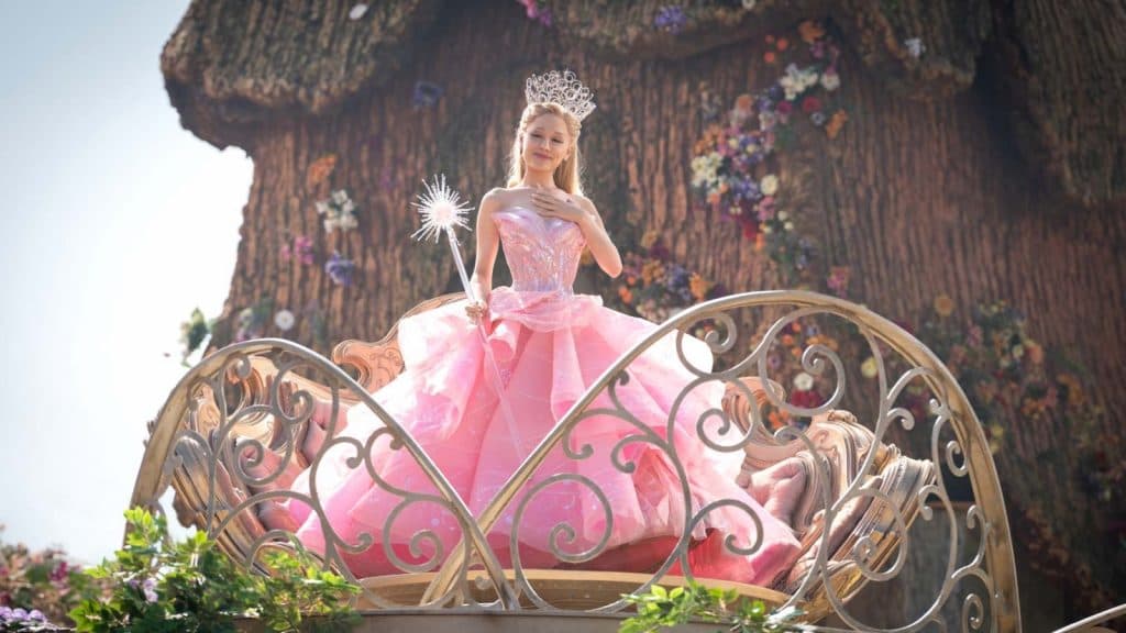 Glinda en vestido rosa en Wicked