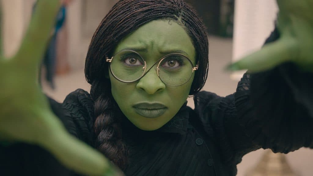 Elphaba lanza un hechizo en Wicked