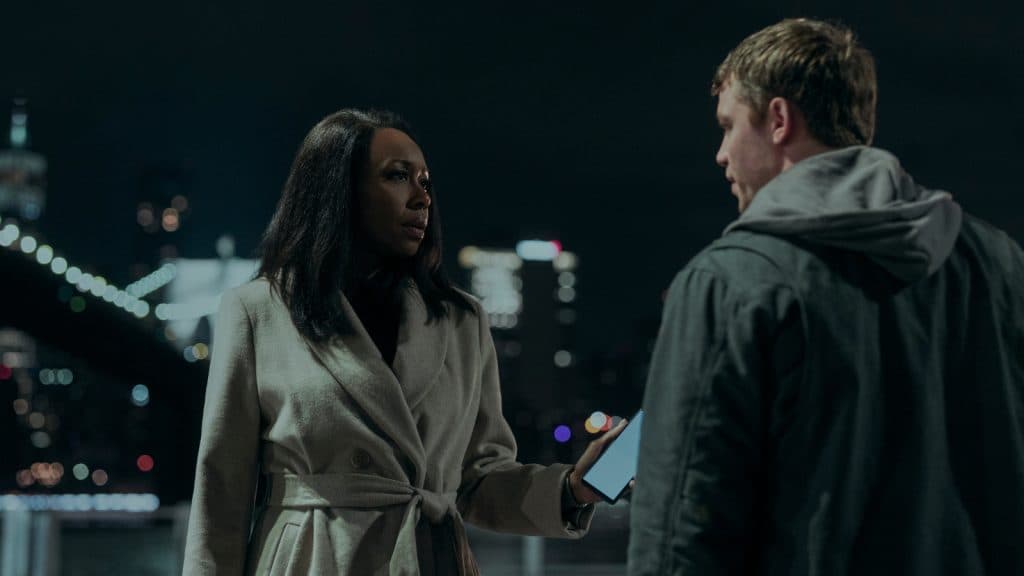 Catherine y Peter en la temporada 2 de The Night Agent