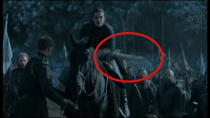 Jon Snow tiene una espada de goma