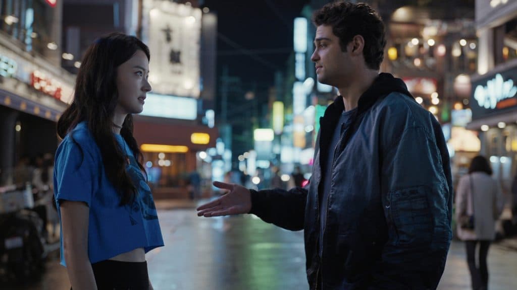 Jin Lee y Owen en Seúl en la temporada 2 de The Recruit