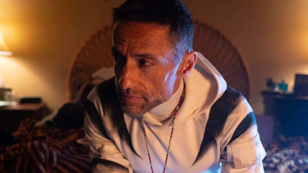 Hector Alaya en el disfraz de Tigre Blanco en la serie Daredevil Born Again