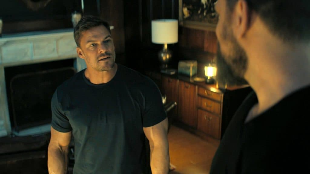 Reacher frente a Paulie en la temporada 3 de Reacher