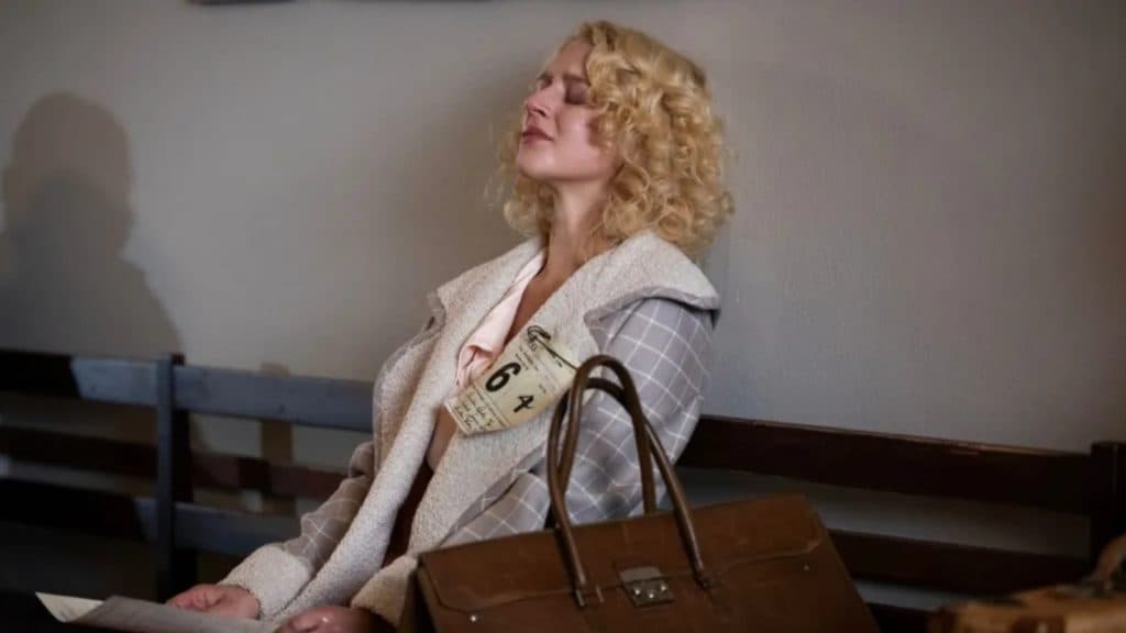 Alexandra Dutton en Ellis Island durante la temporada 2 de Yellowstone 1923