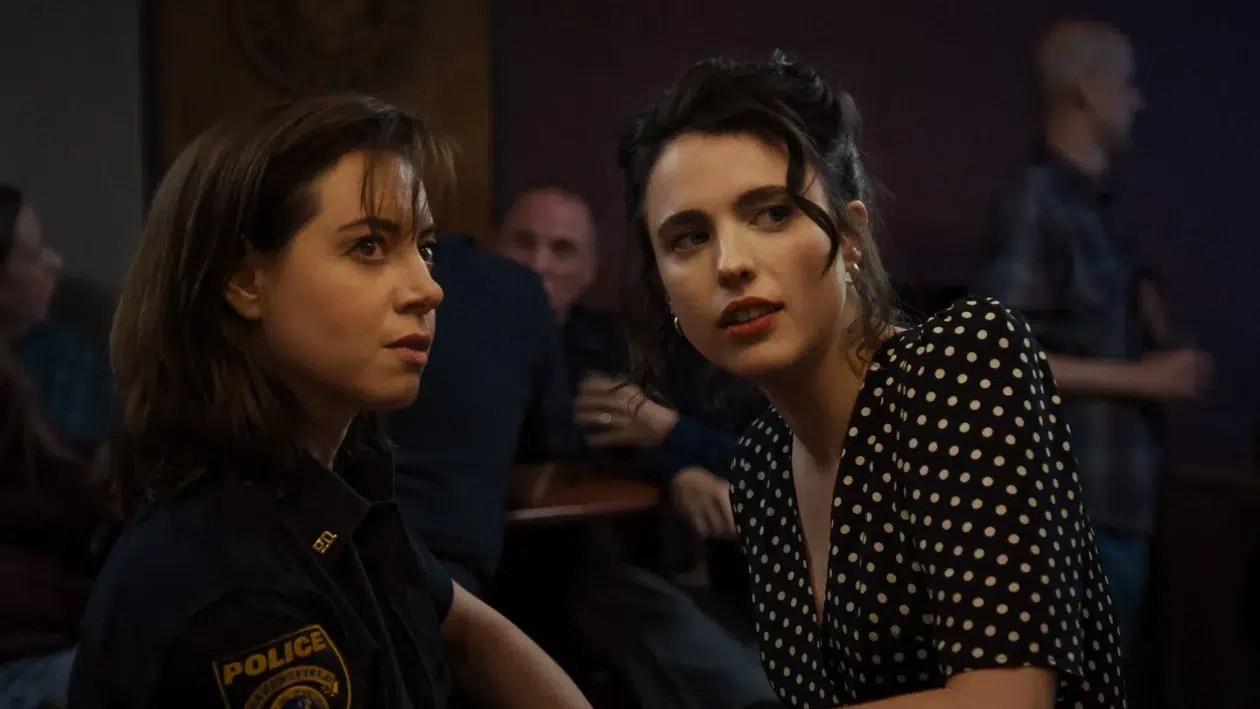 Aubrey Plaza y Margaret Qualley en Honey Don't!