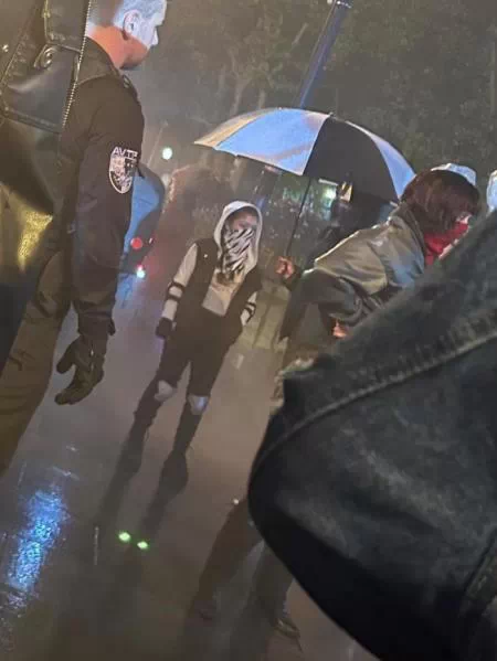 Camilla Rodríguez en el set de la temporada 2 de Daredevil nació de nuevo