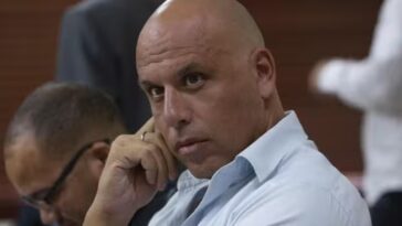 Un concesionario en el avión: ¿Qué pasa hoy de Nicolas Pisapia?