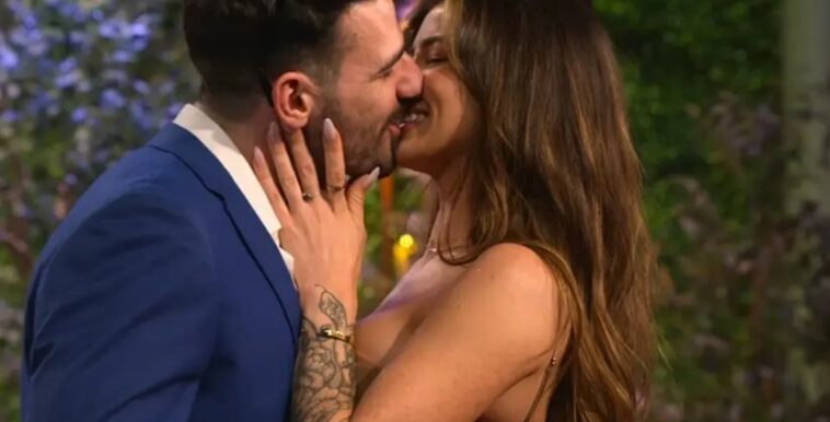 El amor es la temporada ciego 9: ¿Ali y Anton están en una relación hoy? 1 El amor es la temporada ciego 9: ¿Ali y Anton están en una relación hoy?