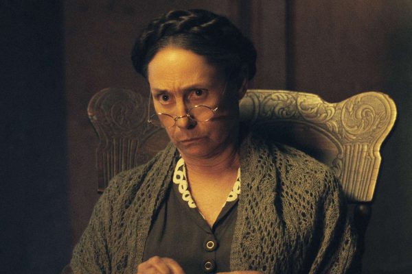 1759770827 124 Monstruo La historia de Ed Gein Charlie Hunnam perturba en