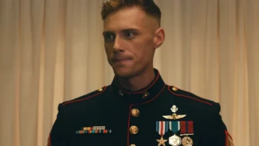 Boots Temporada 1: ¿Sullivan es gay o bisexual?