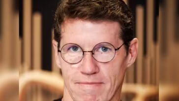 Guy Moon: ¡El compositor murió en un accidente a los 63 años!